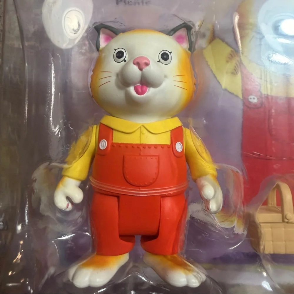 Richard Scarry's Busy World Huckle Cat Picnic Figure - Orange